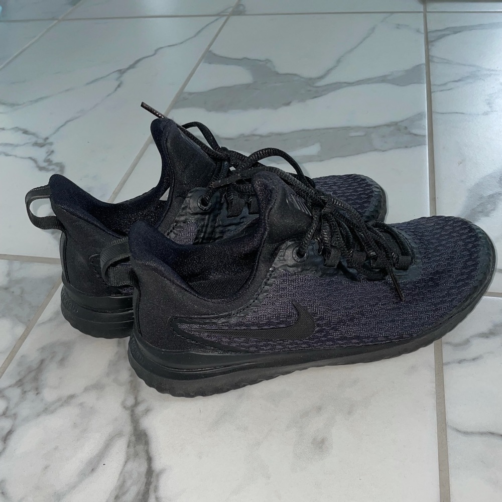 Nike Shoes Size 7. Purlish Black.